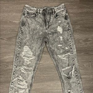 American eagle acid wash grey distressed mom jean. Size 26 but fits like 25.